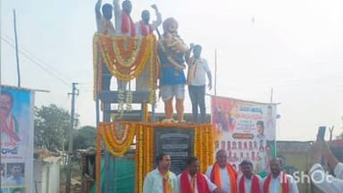 కొడంగల్: పోతిరెడ్డిపల్లి గ్రామంలో పండగల సాయన్న విగ్రహాన్ని ఆవిష్కరించిన ముదిరాజ్ సంఘం నాయకులు