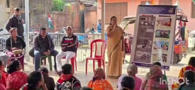 ধনিয়াখালি: ধনিয়াখালি এক অঞ্চলে পাড়ায় সংলাপ ও উন্নয়নের পাঁচালী নামক কর্মসূচিতে উপস্থিত বিধায়ক