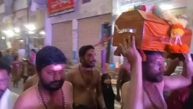 రామగుండం: అయ్యప్ప ఆభరణాలను ప్రధాన వీధుల గుండా శరణుఘోషతో దేవాలయం కు తీసుకువచ్చిన దీక్షాపరులు