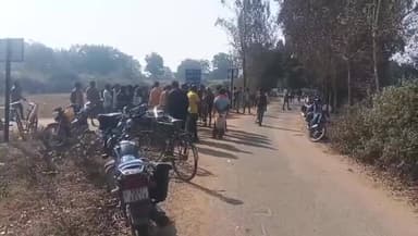 ଆଠମଲ୍ଲିକ: କିଆକଟା ଥାନା ନିକଟରେ କାର ଦୁର୍ଘଟଣାରେ ଦୁଇ ଗୁରୁତର