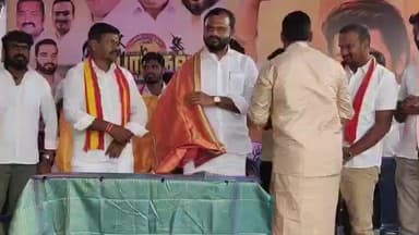 சூளகிரி: தியாகரசனப்பள்ளியில் தவெக சார்பில் நடந்த சமத்துவ பொங்கல் விழா: பொதுமக்களுக்கு பொங்கல் பரிசுகளை வழங்கி கொண்டாடினர்