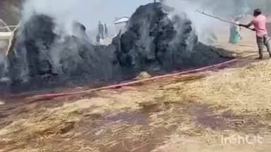 बालूमाथ: मारंगलोईया ग्राम के जताराटांड़ में चार किसानों के पुआल की टाल में आग, लाखों का नुकसान