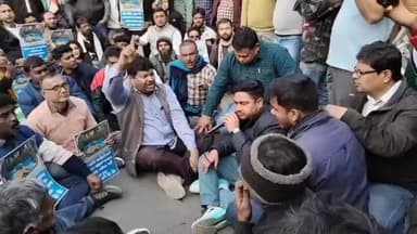 সাগরদিঘি: SIR ইস্যুতে সাগরদিঘীতে তীব্র প্রতিবাদ, ব্লক অফিসের সামনে অবস্থান বিক্ষোভে বিধায়ক বাইরন বিশ্বাস