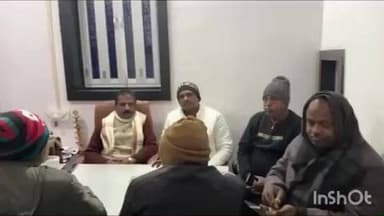 हेरहंज: हेरहंज में बैठक के दौरान भाजपा कार्यकर्ताओं ने आदित्य साहू को दी बधाई