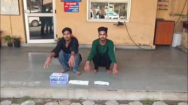 लाडपुरा: कोटा में वारदात की फिराक में घूमते बदमाश गिरफ्तार, देसी कट्टा और चाकू के साथ दो आरोपी दबोचे, बाजार में पैदल घुमाया गया