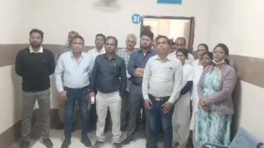 बुरहानपुर: आरएमओ ने सीएमएचओ के बाबू पर घर में शराब पार्टी करने और क्रिटिकल केयर यूनिट का सामान चुराने का आरोप लगाया