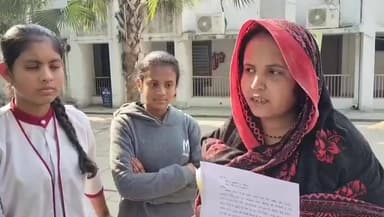 ललितपुर: गोविंद नगर निवासी महिला ने विद्युत विभाग पर आरोप लगाया, कहा- उसका कनेक्शन काटा गया और पति पर मुकदमा लिखवाया गया