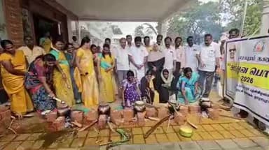 தாராபுரம்: தாராபுரம் நகராட்சி அலுவலகத்தில் நடைபெற்ற சமத்துவ பொங்கல் விழாவில் தூய்மை பணியாளர்களுக்கு புத்தாடைகள் வழங்கப்பட்டது