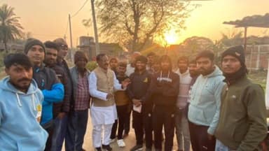 लावालौंग: विधायक जनार्दन पासवान कैंडीनगर गांव पहुंचे, लोगों से मिलकर जनसमस्याओं से अवगत हुए