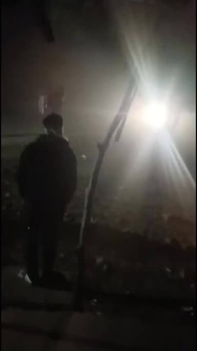 ऊनबड़ा गांव पुलिस का सायरन बजाकर 30 मिनट तक उत्पात मचाया,VIDEO शिव मंदिर के गेट में मारी टक्कर, गांव वालों के पहुंचने पर...