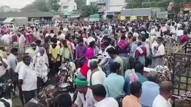 எட்டயபுரம்: எட்டயபுரத்தில் பொங்கல் பண்டிகை முன்னிட்டு சிறப்பு ஆட்டுத்தந்தை நடைபெற்றது