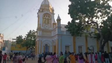 ஓட்டப்பிடாரம்: பொங்கல் பண்டிகை முன்னிட்டு தருவைக்குளம் புனிதமிக்கேல் அதிதூதர் ஆலய வளாகத்தில் கோலப்போட்டி ஏராளமான பெண்கள் பங்கேற்பு