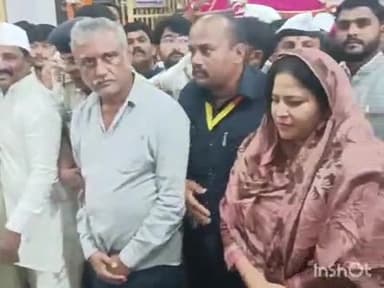 ಹುಮ್ನಾಬಾದ್: ನಗರದಲ್ಲಿ ಹಿರೇಮಠದ ವೀರರೆಣುಕ ಗಂಗಾಧರ ಮಹಾಸ್ವಾಮೀಜಿ ನೇತೃತ್ವದಲ್ಲಿ ವೀರಭದ್ರೇಶ್ವರ ಪಲ್ಲಕ್ಕಿ ಉತ್ಸವ ಆರಂಭ