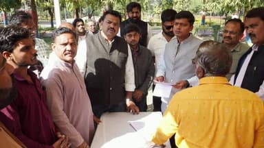 घट्टिया: कलेक्टर सिंह ने चकोर पार्क में लगाए गए शिविर का निरीक्षण किया