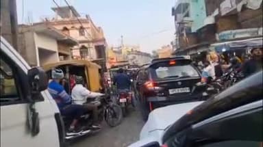 हथुआ: लाइन बाजार में लगा भीषण जाम, लोग परेशान, बाजार क्षेत्र में घंटों तक वाहनों की लगी रहीं लंबी कतारें