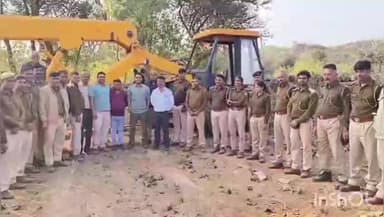 सरमथुरा: वन विभाग की टीम पर हमला, पथराव में गाड़ी हुई क्षतिग्रस्त