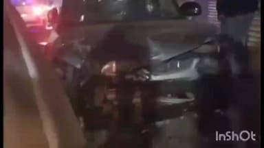 शाहजहांपुर: तेज रफ्तार ब्रेजा ने मचाया कहर, ठेला और पान की दुकान में मारी टक्कर