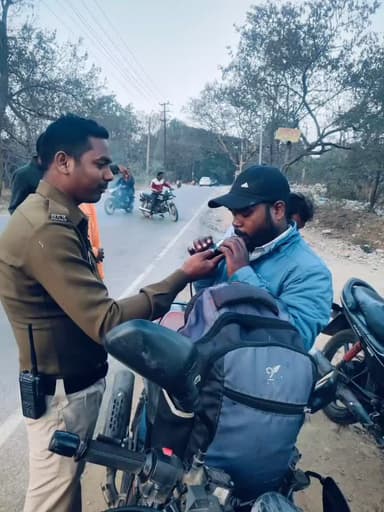 घरघोड़ा: रायगढ़ में शराब पीकर वाहन चलाने वालों पर पुलिस ने की कार्रवाई, एक दिन में 38 चालकों पर दर्ज किए गए केस