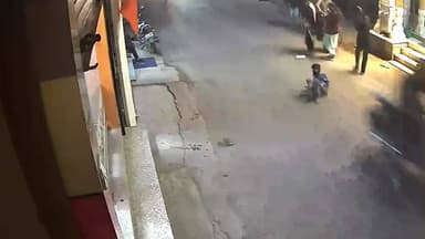 अंजड़: सराफा बाजार में बाइक से टकराकर गिरा बालक, अस्पताल ले जाने पर ज़िला अस्पताल रेफर