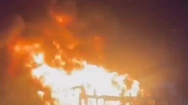 ओरमांझी: चुट्टूपालू घाटी में बस से धक्का लगने पर किशोरी घायल, लोगों ने बस में लगाई आग