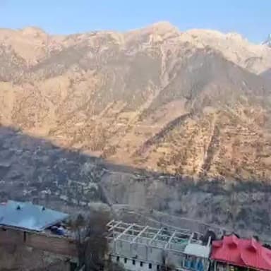 कल्पा: किन्नौर में वीरवार को मौसम साफ हुआ, खिली धूप से लोगों ने ली राहत की सांस