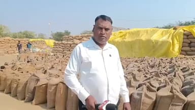 खैरा धान खरीदी केंद्र में किसनेों से मानक मात्रा से अधिक धान खरीदा जा रहा था जिसकी शिकायत पर जांच दल द्वारा की गई कार्य