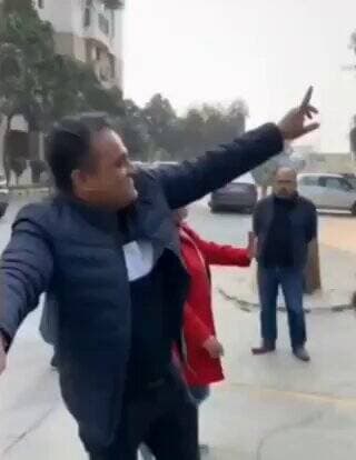 #GreaterNoida | 20 साल बाद मिला मालिकाना हक 🏠
वृंदा सिटी में खुशियों की गूंज!
दो दशकों के लंबे इंतज़ार के बाद अब फ्लैट...