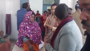 मधुपुर: मधुपुर के लालगढ़ मोहल्ले में काली मंदिर जीर्णोद्धार को लेकर दो पक्षों में हिंसक झड़प, सात घायल