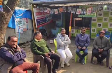 शोहरतगढ़: नगर पंचायत अध्यक्ष ने ढेबरूआ में भ्रमण कर लोगों से मुलाकात की