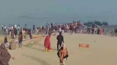 सकलडीहा: धानापुर क्षेत्र के गंगा घाटों पर मकर संक्रांति पर श्रद्धालुओं ने लगाई पवित्र डुबकी, उमड़ी आस्था की लहर