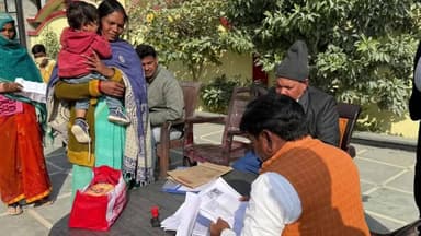 ओबरा: ओबरा विधायक और उत्तरप्रदेश समाज कल्याण राज्यमंत्री संजीव सिंह गोड़ ने कार्यालय पर जनता दरबार लगाया, सुनी समस्याएं