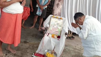 ରେମୁଣା: ବଡ ପୋଖରୀ ପଞ୍ଚାୟତ ଠାରେ ସମାଜସେବୀ ମିନତି ପାଣିଗ୍ରାହୀଙ୍କ ଏକାଦଶାହ ଓ ଶ୍ରଦ୍ଧାଞ୍ଜଳି ସଭାରେ ଯୋଗଦେଲେ ପୂର୍ବତନ ବିଧାୟକ