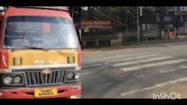 താമരശ്ശേരി: താമരശ്ശേരിയിൽ റോഡ് മുറിച്ചു കടക്കാൻ വിദ്യാർത്ഥികളെ സഹായിക്കുന്നതിനിടെ മിനി ലോറി ഇടിച്ച് ഹോം ഗാർഡിന് ഗുരുതര പരുക്ക്