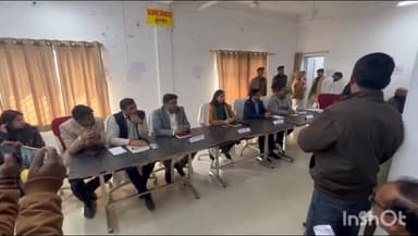 डुमरांव: डुमरांव में डीएम ने लगाया जनता दरबार, निजी जमीन पर अवैध दखल और आंगनबाड़ी केंद्र संचालन का मामला आया