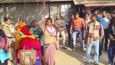 নলহাটি ১: BLO র দ্বায়িত্ব থেকে অব্যাহতি চেয়ে নলহাটি ১ ব্লক দপ্তরে BLO দের বিক্ষোভ ও গণডেপুটেশন