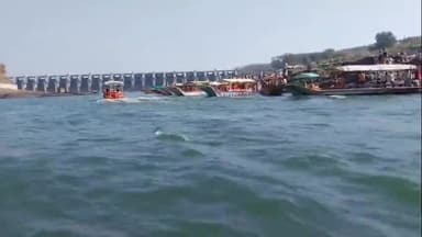 पुनासा: नाविक संघ ने नगर परिषद पर मनमानी का आरोप लगाया, कहा- रसूखदारों के दबाव में नाविकों के लाइसेंस रद्द किए