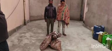 दुल्हिन बाज़ार: दुल्हिनबाजार पुलिस ने कईचीपर गांव के पास से दो युवकों को 30 लीटर देशी शराब के साथ गिरफ्तार किया