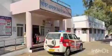 केवलारी: ग्राम गंगाटोला चौरापाठ के बीच जानलेवा गड्ढे में गिरा बाइक सवार, एक युवक गंभीर