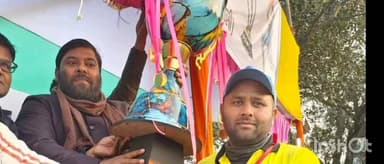 देसरी: देसरी स्टेडियम में देसरी और चौकसन के बीच क्रिकेट टूर्नामेंट का फाइनल मैच खेला गया, महनार डीएसपी ने किया सम्मानित