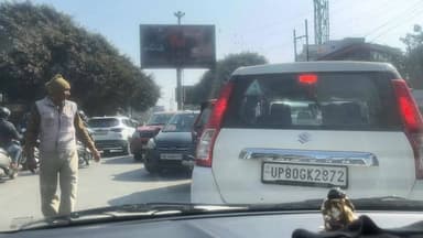 उखर्रा रोड पर पुलिस की मौजदगी मे टेम्पो गलत जगह खडे कर जाम लगाकर आम नागरिक को परेशान किया जा रहा है
#treficpolice
#Agr...