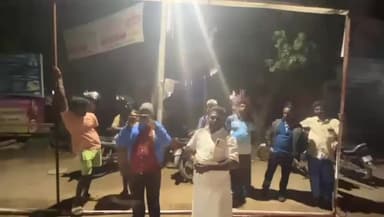 பொன்னமராவதி: பேருந்து நிலையத்தில் VCK கட்சியின் பேனரை மட்டும் அப்புறப்படுத்திய காவல்துறையை கண்டித்து ஆர்ப்பாட்டம் நடத்தப்படும் பஸ் ஸ்டாண்டில் VCK அறிவிப்பு