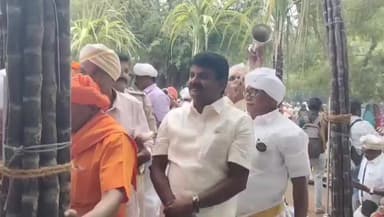 இலுப்பூர்: Ex அமைச்சர் விஜயபாஸ்கர் குடும்பத்தினருடன் மெய்வழிச் சாலையில் பொங்கலிட்டு தமிழர் திருநாளை கொண்டாடினார்