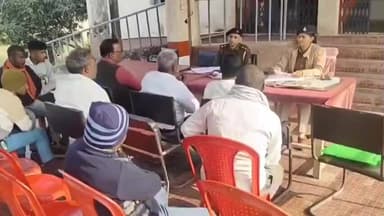 चानन: चानन थाना परिसर में सरस्वती पूजा को लेकर शांति समिति की बैठक हुई