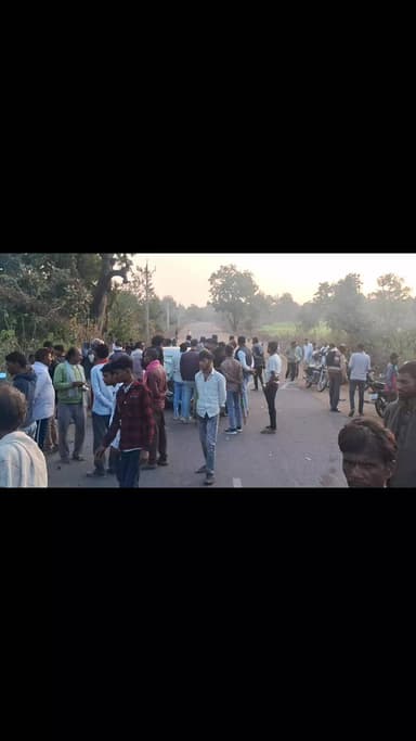 breaking news Khargapur palera Road Marg per bike aur Swift Dzire Se Hua accident