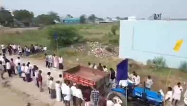 దర్శి: తాళ్లూరు మండలం తూర్పు గంగవరంలో ట్రాక్టర్ వెనక్కి నడిపే పోటీలు, భారీగా తరలివచ్చి తిలకించిన ప్రజలు