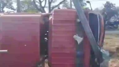 सरई: फायर ब्रिगेड खंभे से टकराकर पलटा, लोगों ने ड्राइवर पर नशे का आरोप लगाया, CMO ने जांच की बात कही