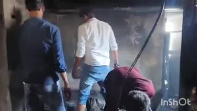 జమ్మికుంట: దుర్గకాలనీలో అగ్ని ప్రమాదం ఓ ఇంట్లో ఒక్కసారిగా చెలరేగిన మంటలను ఇంట్లో సామాగ్రి పూర్తిగా దగ్ధం