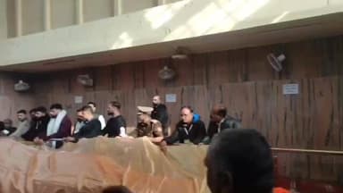 कसिया: बादशाह ने कुशीनगर में भगवान बुद्ध के दर्शन किए, महापरिनिर्वाण मंदिर में पूजा-अर्चना से युवाओं में दिखा उत्साह