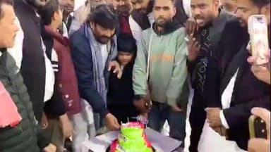 बिसवां: बिसवां में सपा कार्यकर्ताओं ने भंडारा और गर्म वस्त्र वितरित कर सांसद डिंपल यादव का जन्मदिन धूमधाम से मनाया