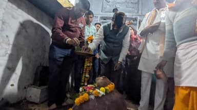 पथरिया: मकर संक्रांति पर राज्यमंत्री लखन पटेल सीतानगर के मड़कोलेश्वर मंदिर में आयोजित मेले में शामिल हुए